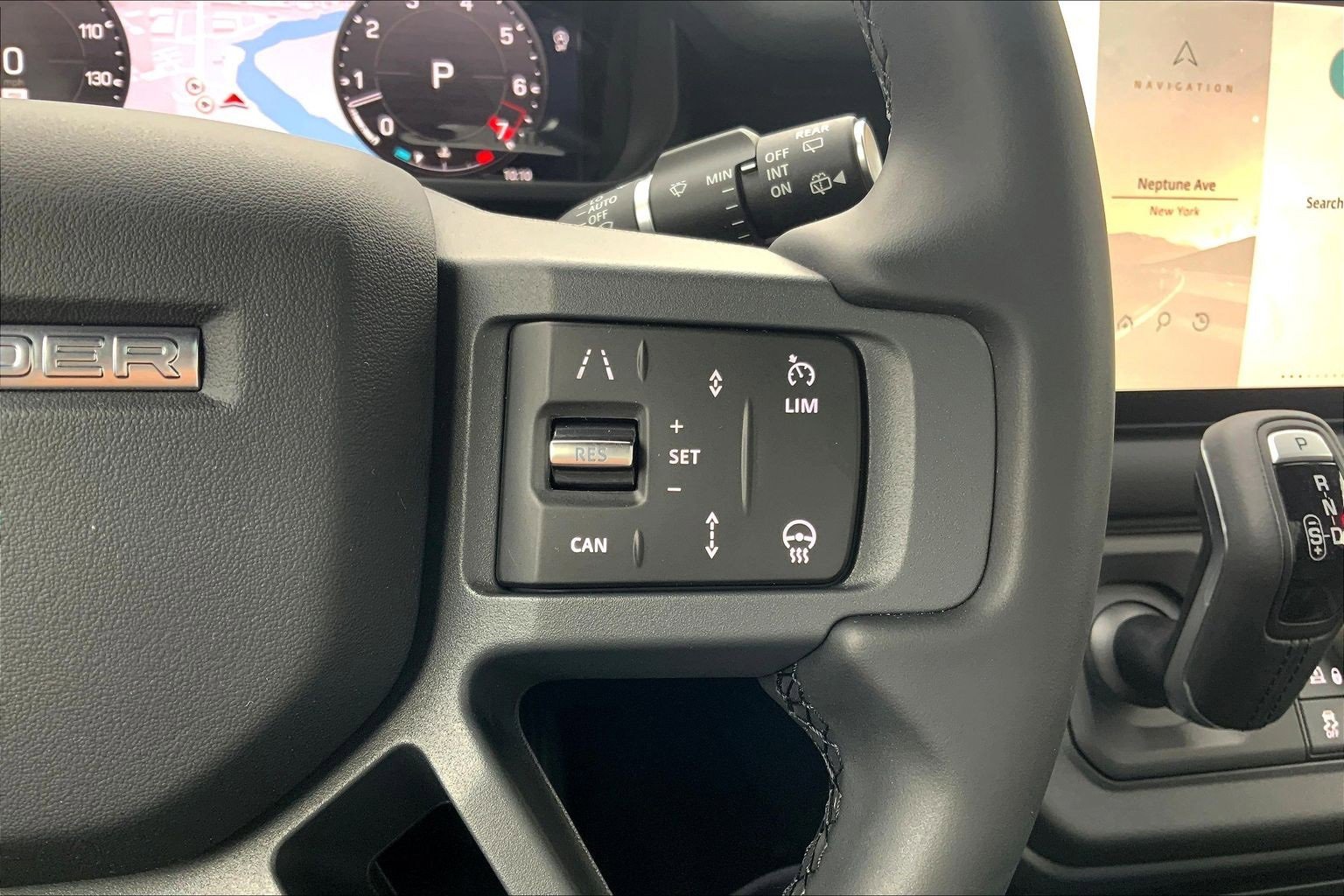 Used 2025 Land Rover Defender 110 X-Dynamic SE image 24