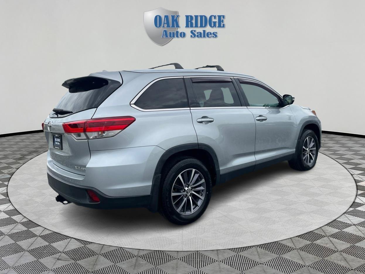 Used 2019 Toyota Highlander XLE AWD/4WD image 5