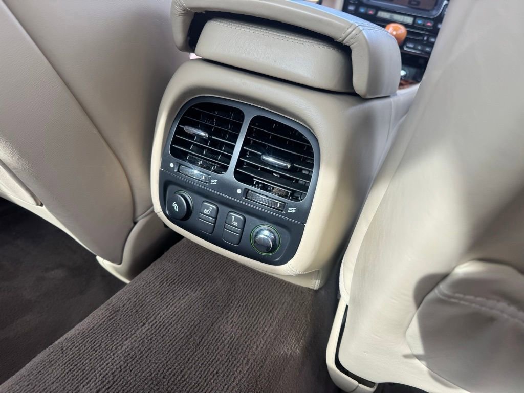 Used 2005 Jaguar XJ8 image 25