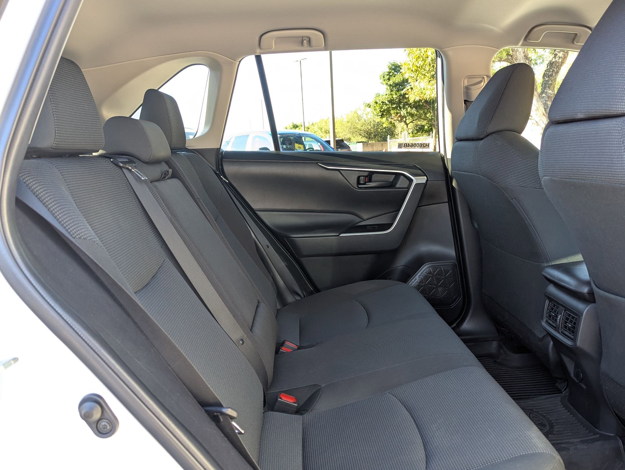 Used 2022 Toyota RAV4 LE image 25