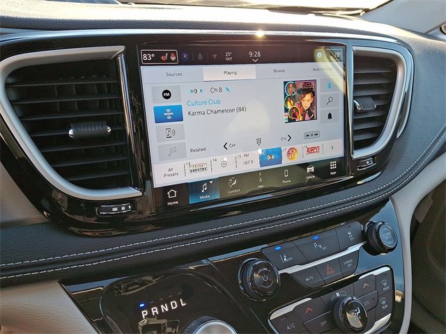 Used 2024 Chrysler Pacifica Select image 14