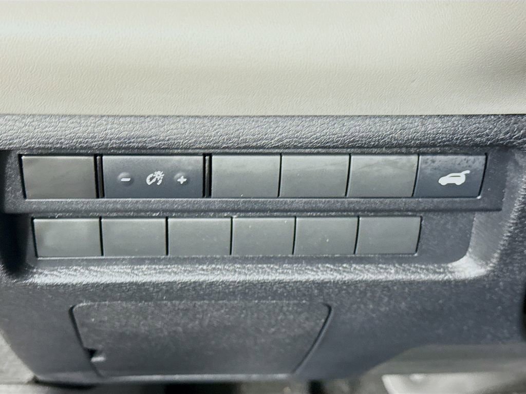 Used 2023 Mitsubishi Outlander SEL AWD/4WD image 19