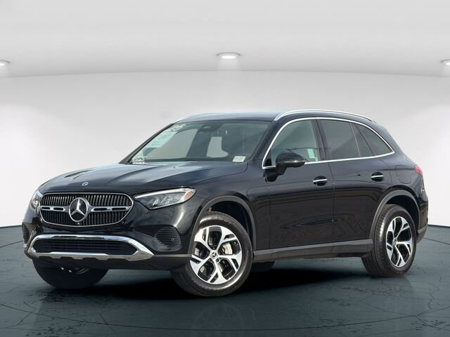 Used 2025 Mercedes-Benz GLC 350e 4MATIC image 2