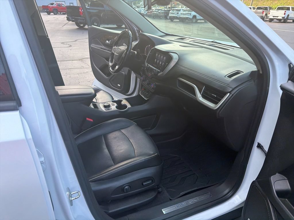 Used 2020 GMC Terrain Denali w/ Denali Premium Package AWD/4WD image 17