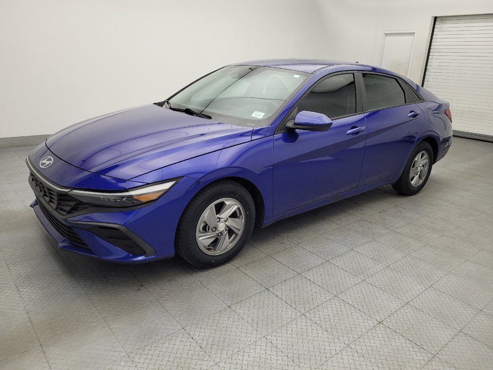 Used 2024 Hyundai Elantra SE FWD image 2