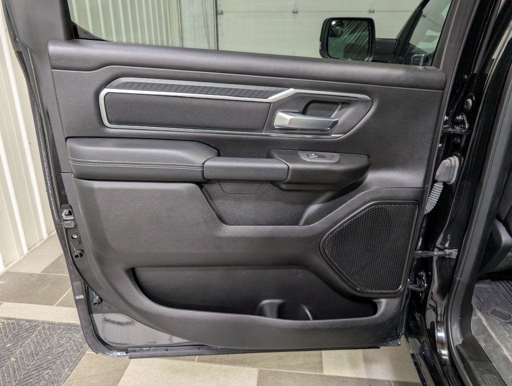 Used 2025 RAM 1500 Big Horn AWD/4WD image 9
