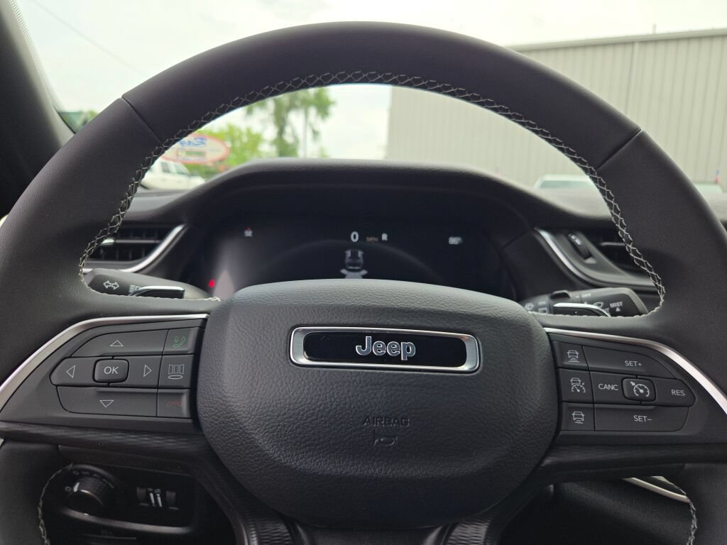 New 2026 Jeep Grand Cherokee Laredo AWD/4WD image 35