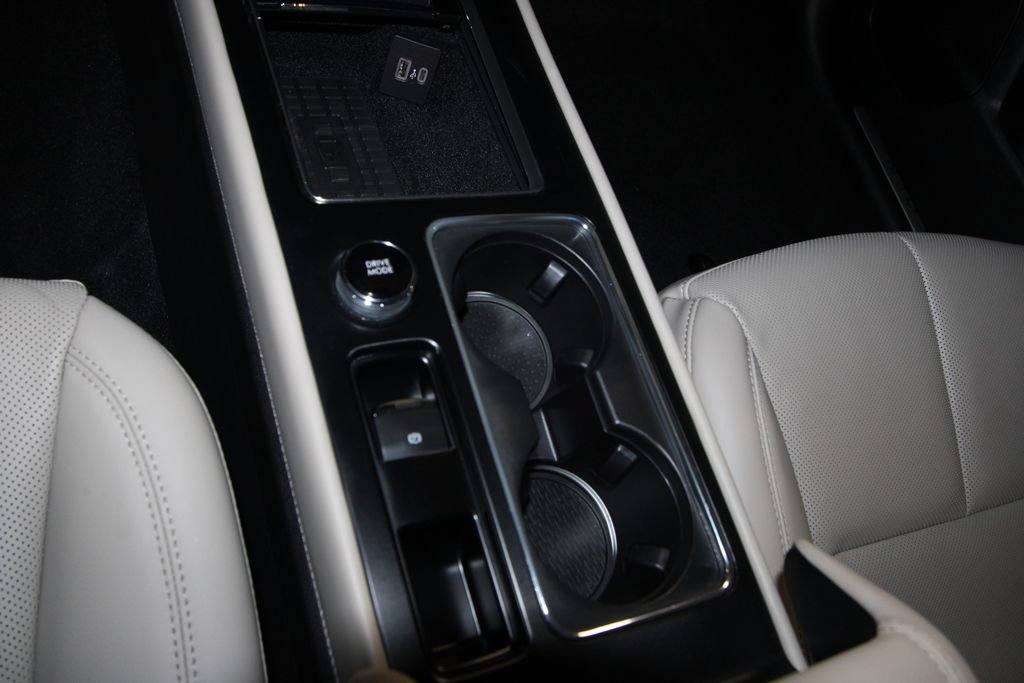 Used 2025 Lincoln Corsair AWD w/ Equipment Group 101A image 17