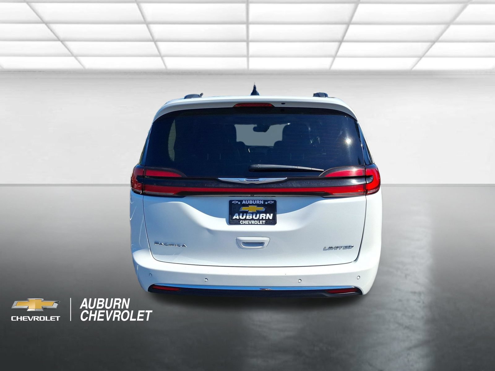 Used 2023 Chrysler Pacifica Limited FWD image 4