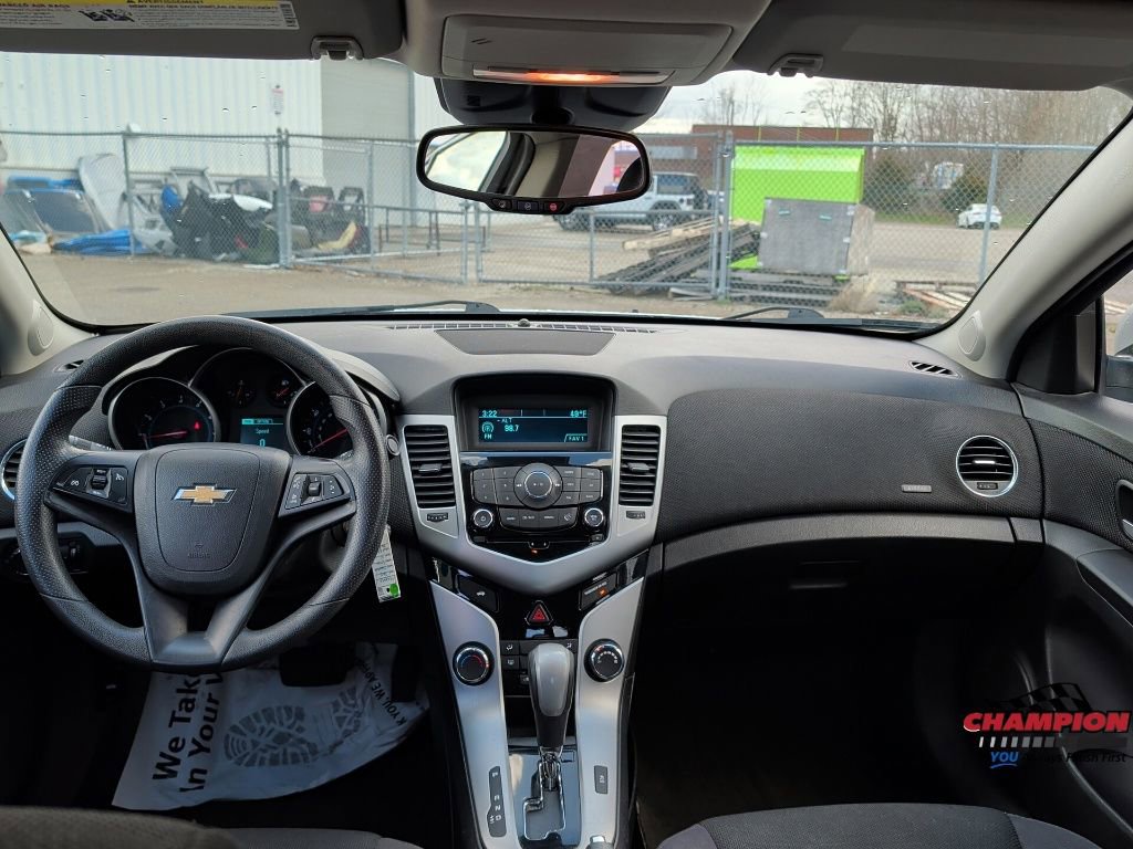 Used 2015 Chevrolet Cruze LT image 15