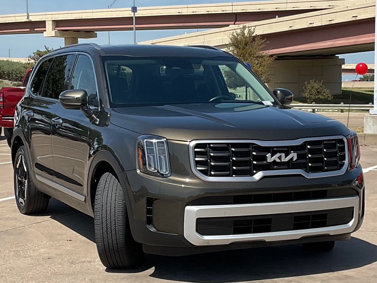 Used 2025 Kia Telluride S FWD image 3