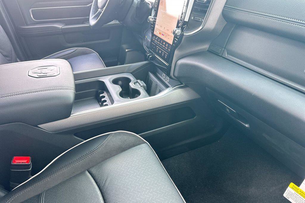 New 2026 RAM 3500 Laramie AWD/4WD image 15