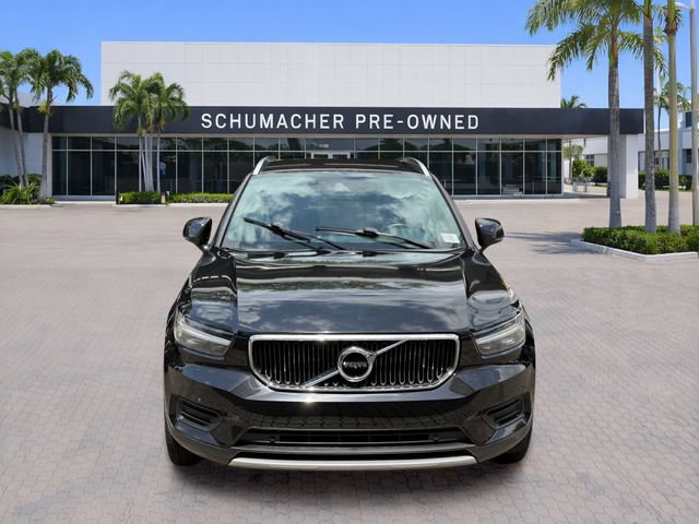 Used 2020 Volvo XC40 T4 Momentum FWD image 2