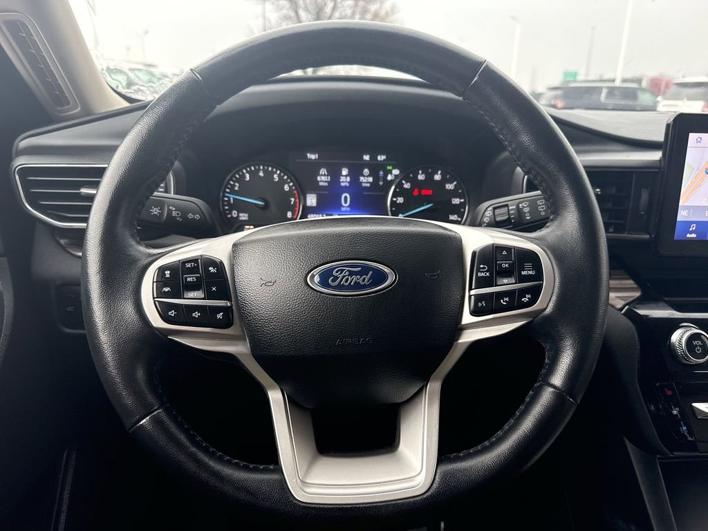 Used 2023 Ford Explorer Limited image 11
