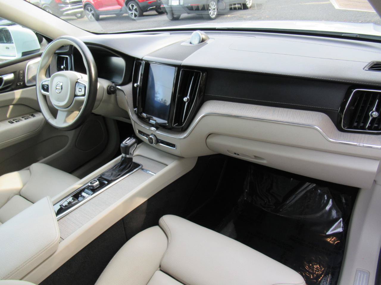 Used 2018 Volvo XC60 T6 Inscription w/ Convenience Package AWD/4WD image 16