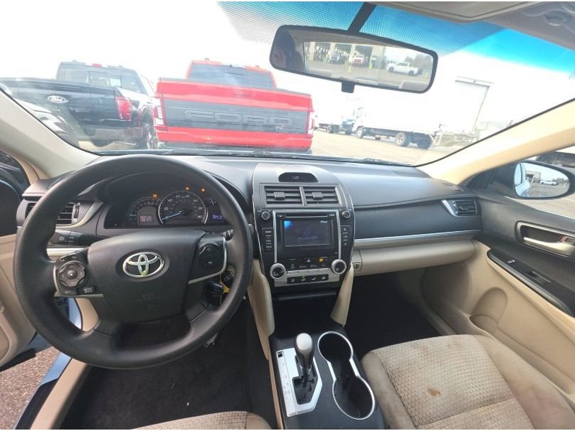 Used 2013 Toyota Camry LE image 25