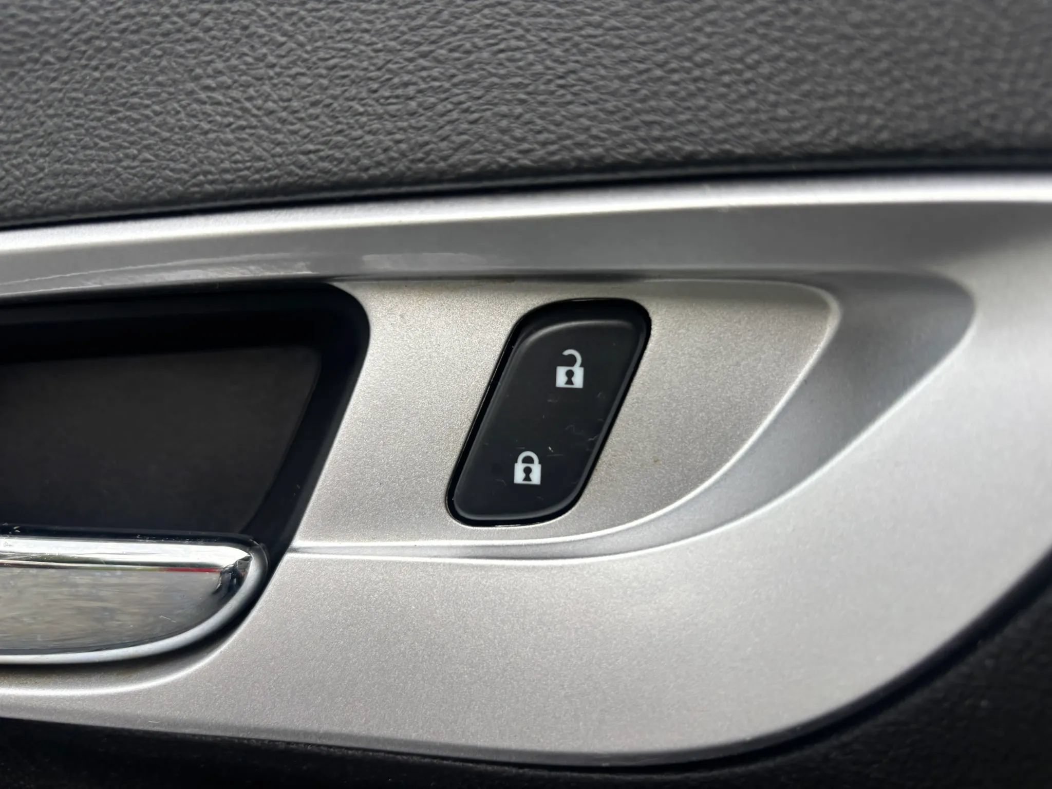 Used 2016 Chevrolet Equinox LT FWD image 25