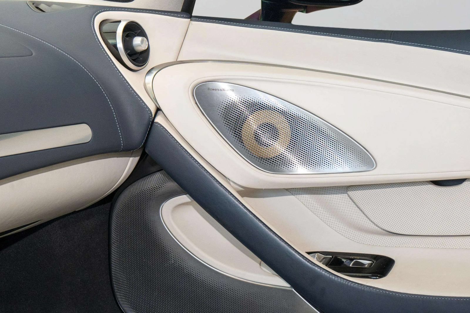 Used 2023 McLaren GT RWD image 14