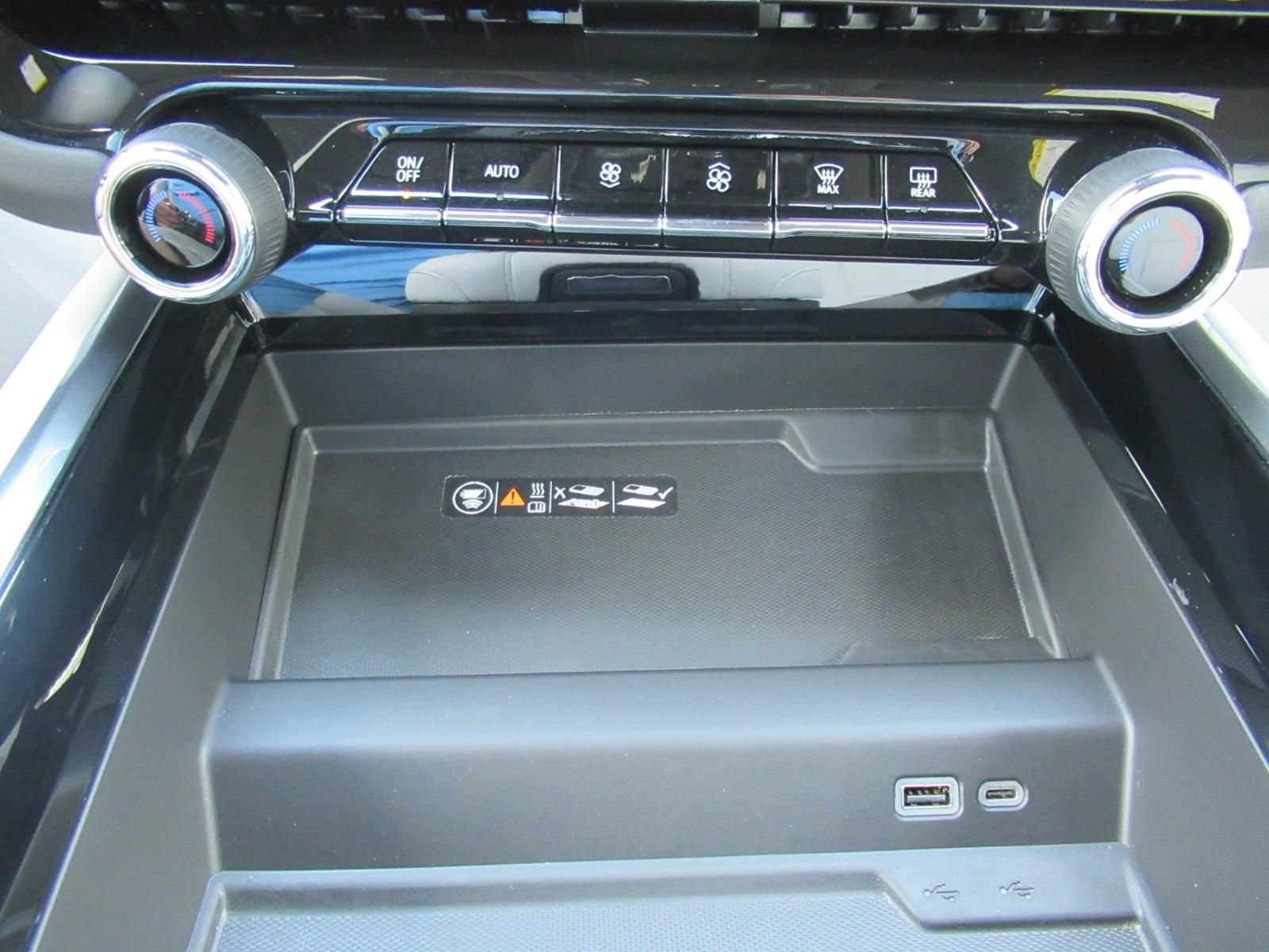 Used 2026 Chevrolet Suburban Premier AWD/4WD image 27