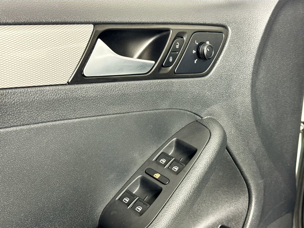 Used 2018 Volkswagen Jetta SE FWD image 18