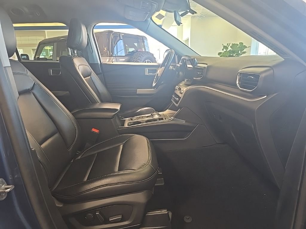 Used 2020 Ford Explorer XLT w/ Equipment Group 202A image 36
