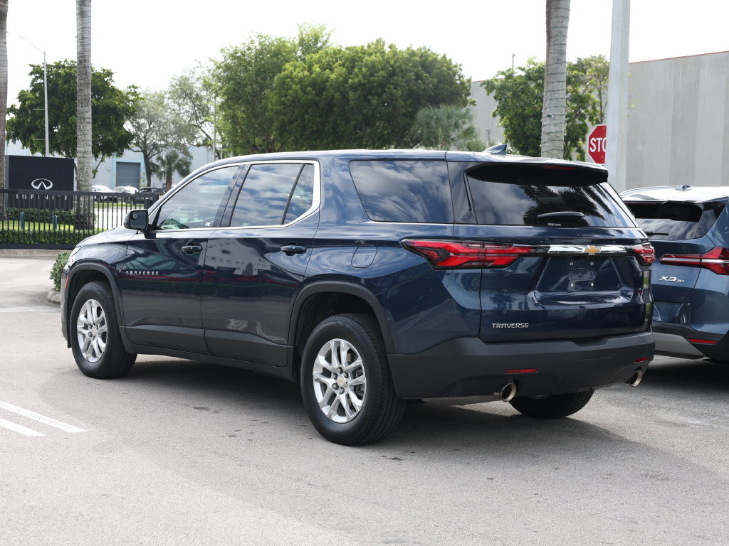 Used 2023 Chevrolet Traverse LS FWD image 4
