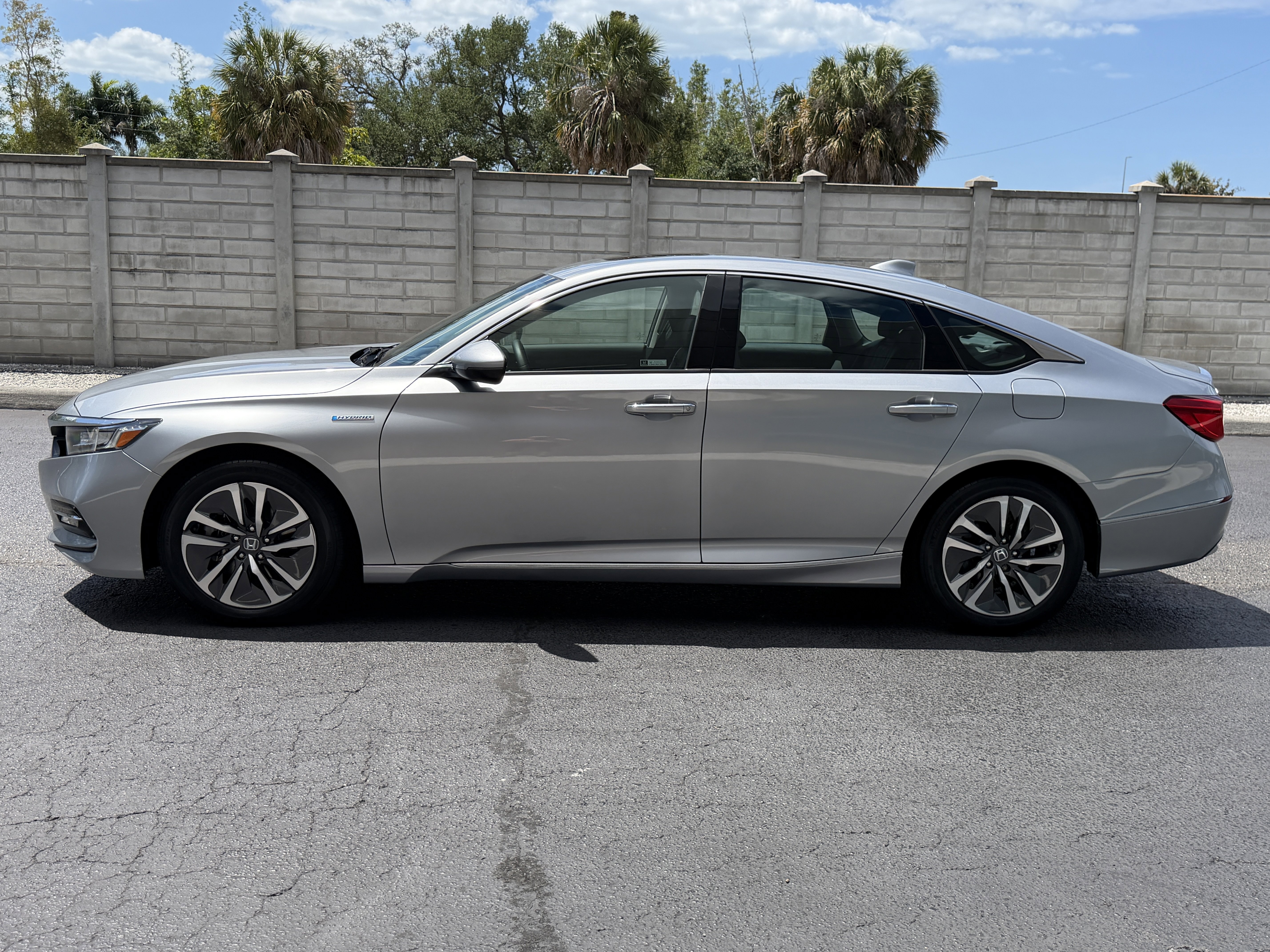 Used 2019 Honda Accord Touring image 2