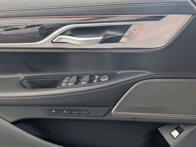 Used 2022 BMW 740i w/ M Sport Package image 27