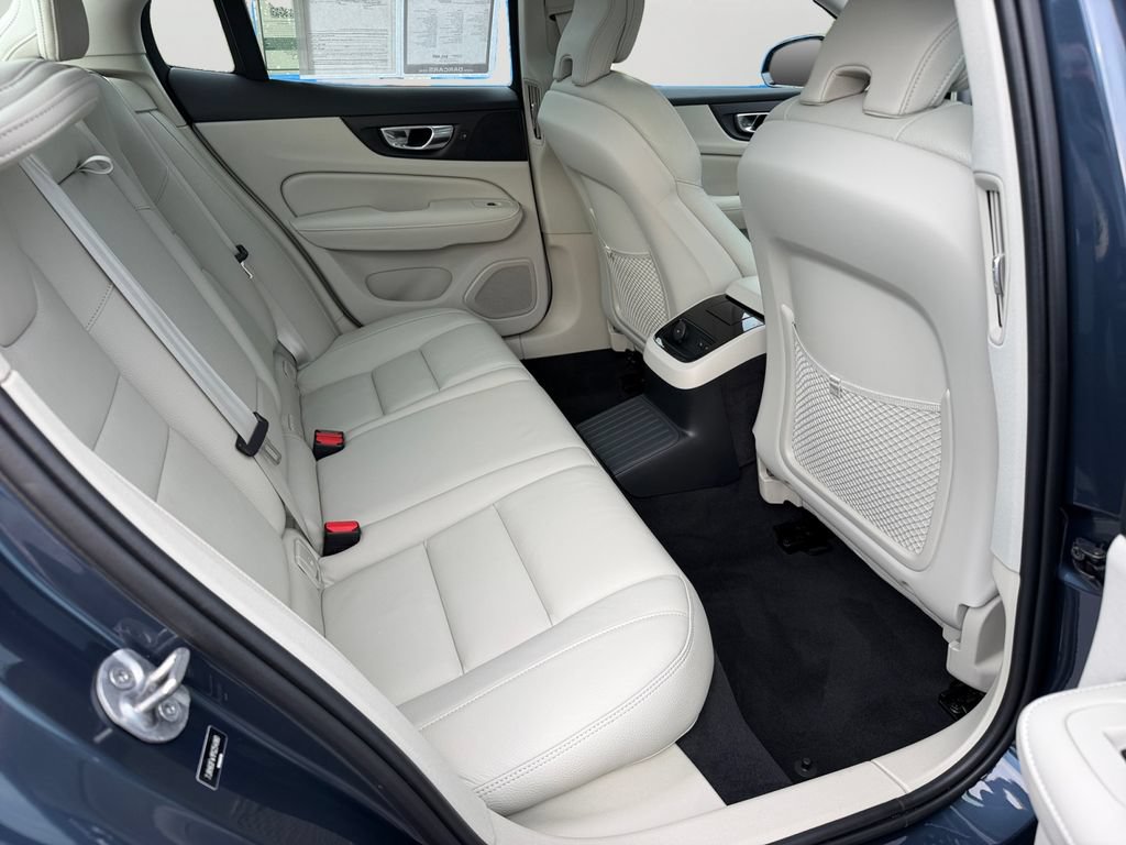 Certified 2023 Volvo S60 T8 Plus AWD/4WD image 9