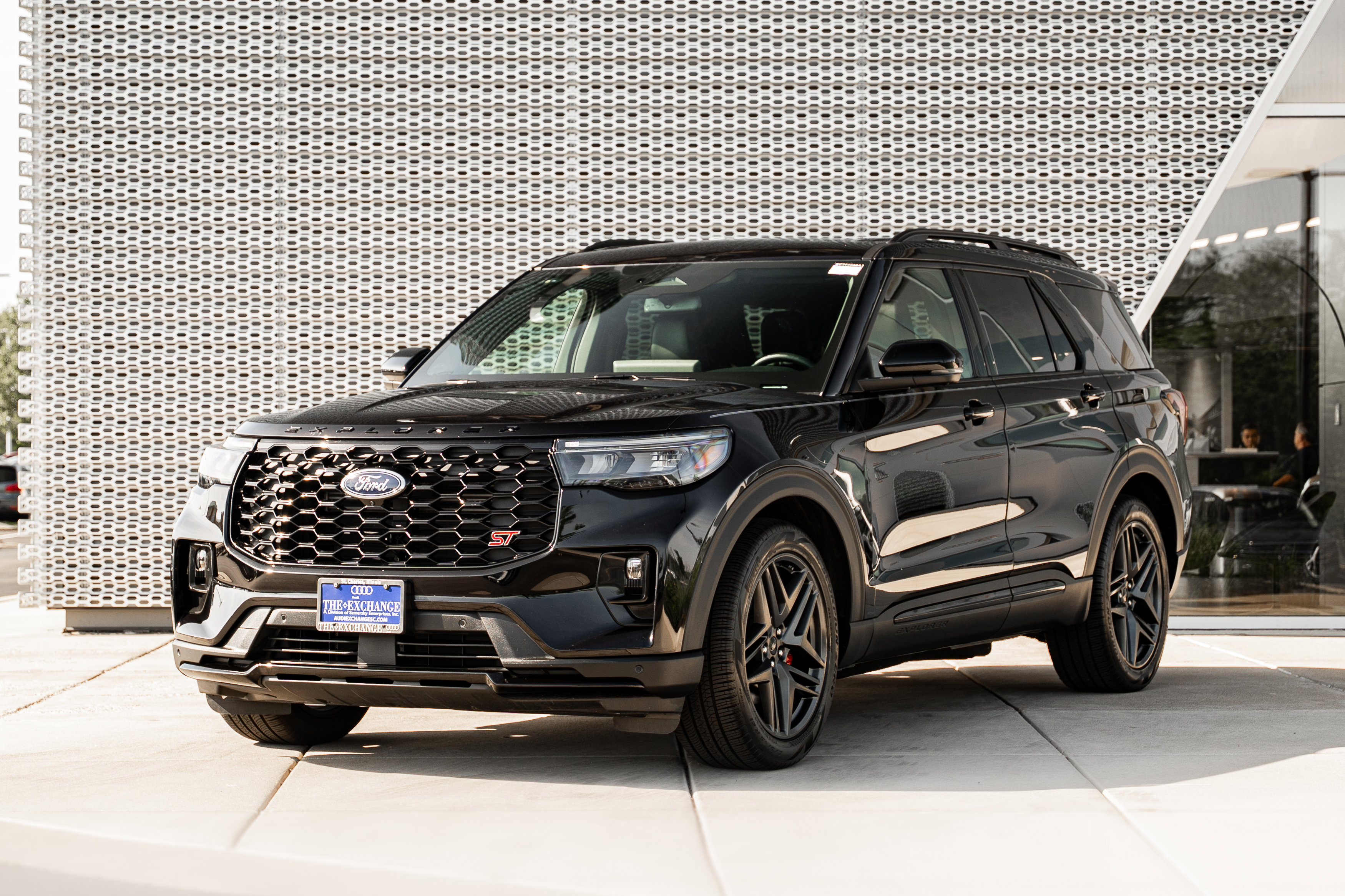 Used 2025 Ford Explorer ST w/ Sun And Sound Package AWD/4WD image 7