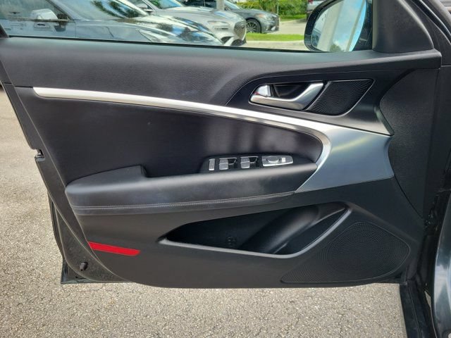 Certified 2023 Genesis G70 2.0T RWD image 10