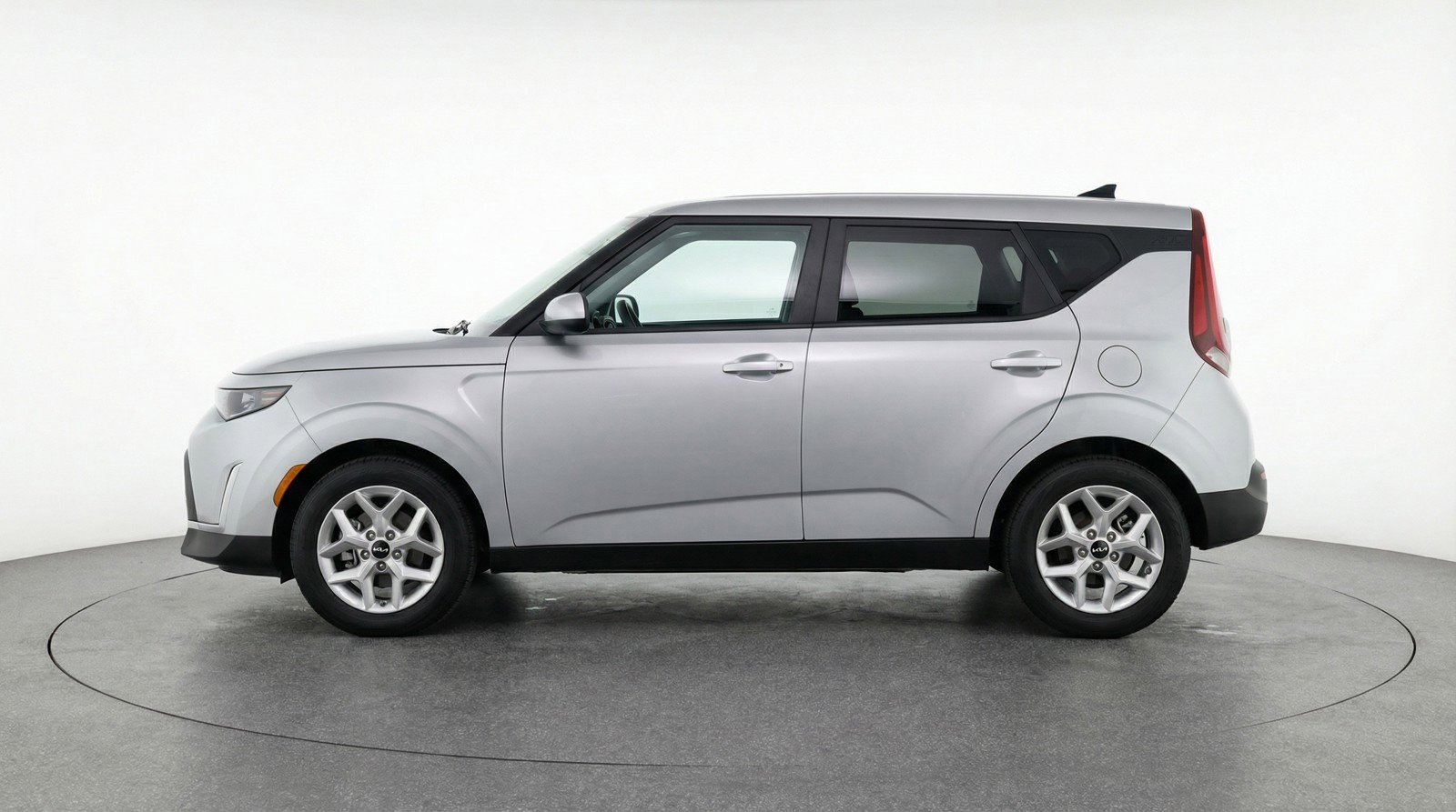 Used 2025 Kia Soul LX w/ LX Technology Package FWD image 5