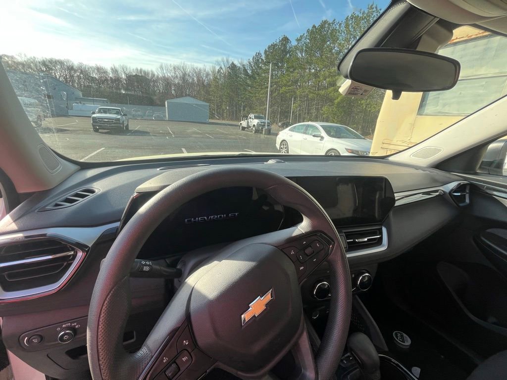 Used 2024 Chevrolet TrailBlazer LS w/ LS Convenience Package AWD/4WD image 11