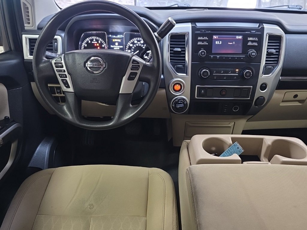 Used 2018 Nissan Titan SV image 14