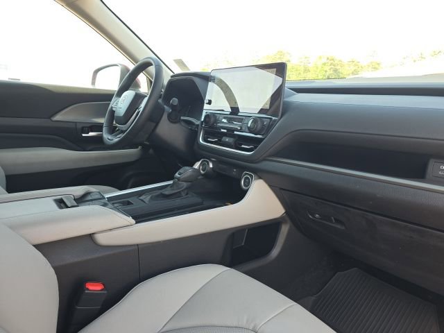 Used 2025 Toyota Grand Highlander FWD image 23