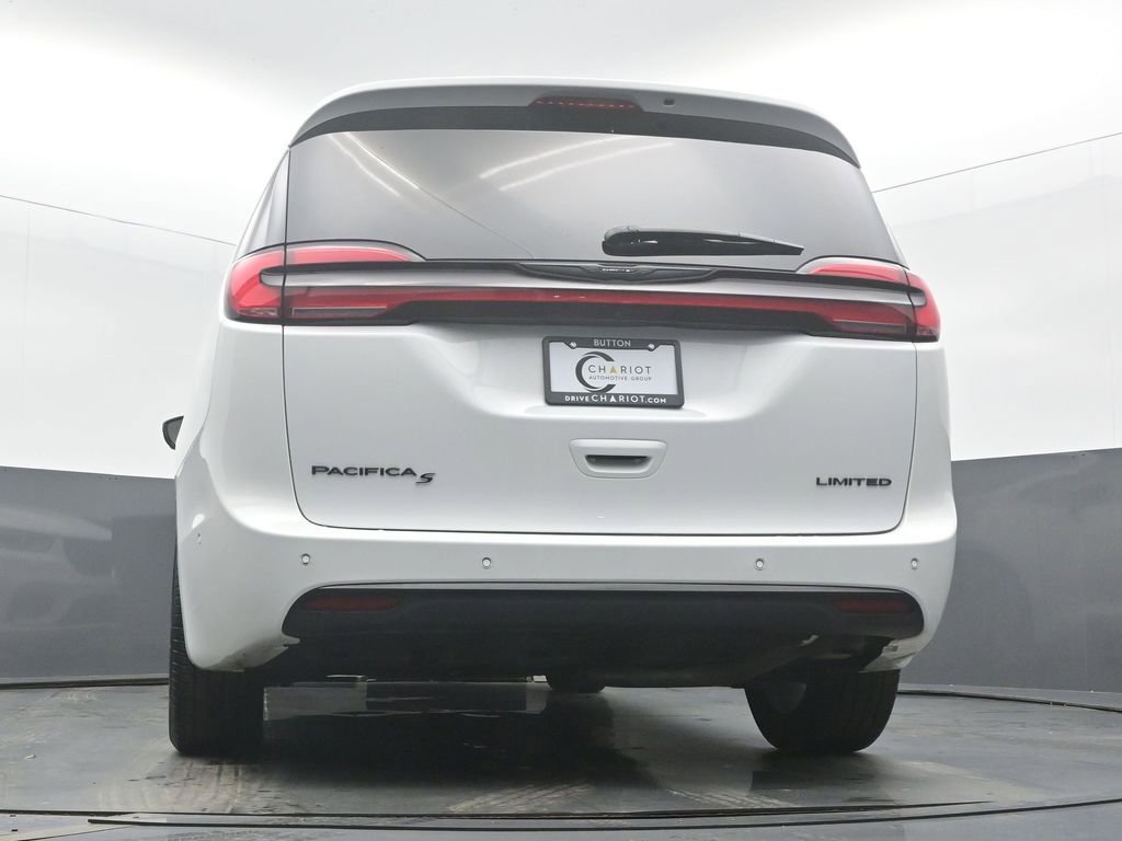 Used 2025 Chrysler Pacifica Limited image 48
