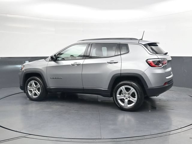 Used 2023 Jeep Compass Latitude w/ Sun and Sound Group AWD/4WD image 6
