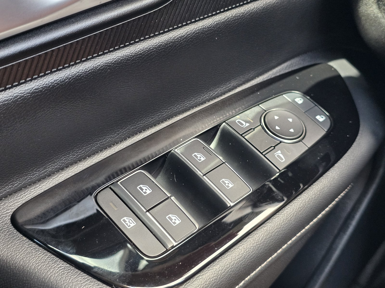 Certified 2025 Nissan Murano SV AWD/4WD image 23