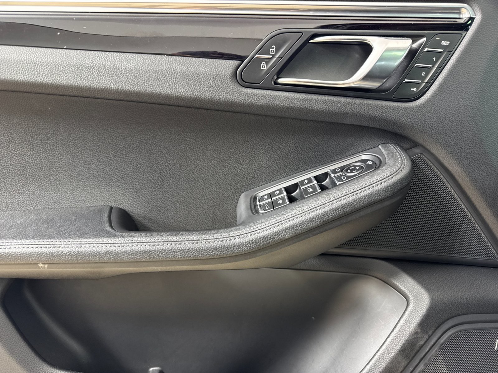 Certified 2025 Porsche Macan w/ Premium Package Plus AWD/4WD image 12