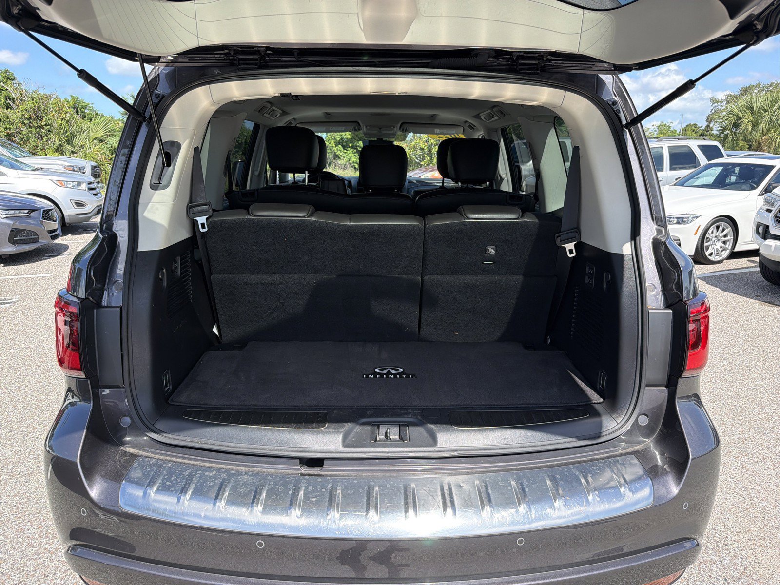 Used 2022 INFINITI QX80 Luxe w/ Cargo Package AWD/4WD image 12