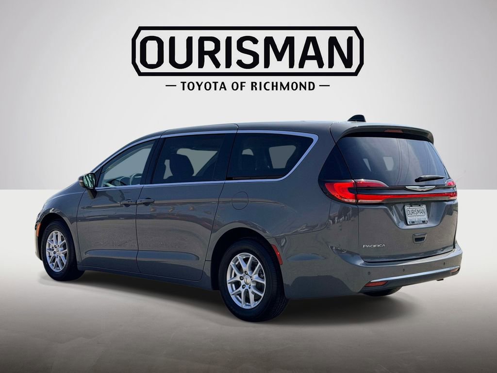 Used 2023 Chrysler Pacifica Touring-L image 23