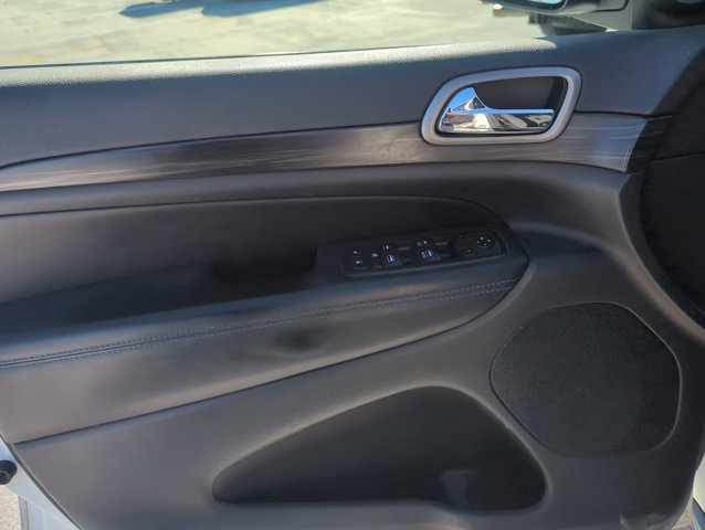 Used 2019 Jeep Grand Cherokee Laredo image 8