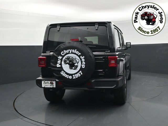 Used 2024 Jeep Wrangler Unlimited Sahara w/ Technology Group AWD/4WD image 5