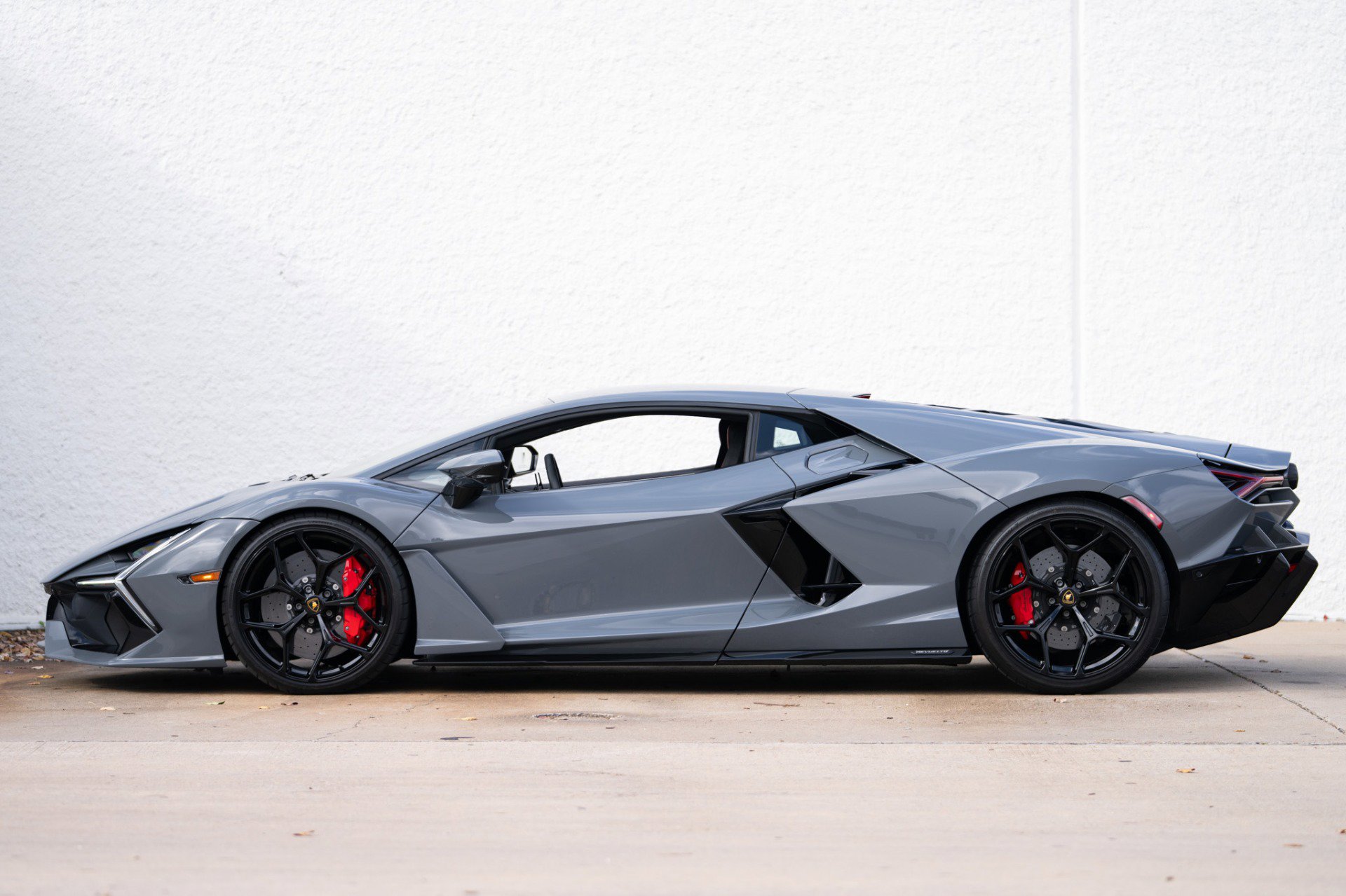 Used 2024 Lamborghini Revuelto image 4