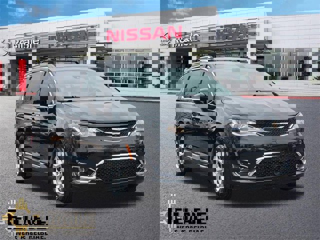 Used 2019 Chrysler Pacifica Touring-L w/ Advanced Safetytec Group