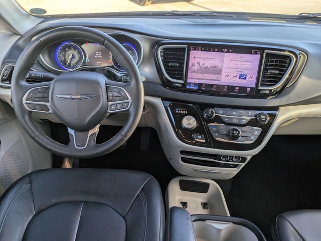 Used 2022 Chrysler Pacifica Touring-L image 24