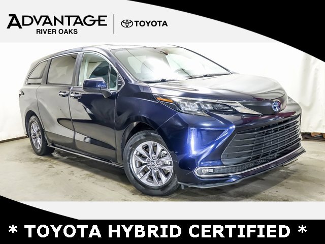 Certified 2024 Toyota Sienna XLE image 1