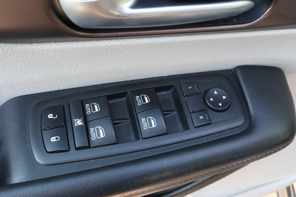 Used 2017 Chrysler Pacifica Touring-L Plus FWD image 12