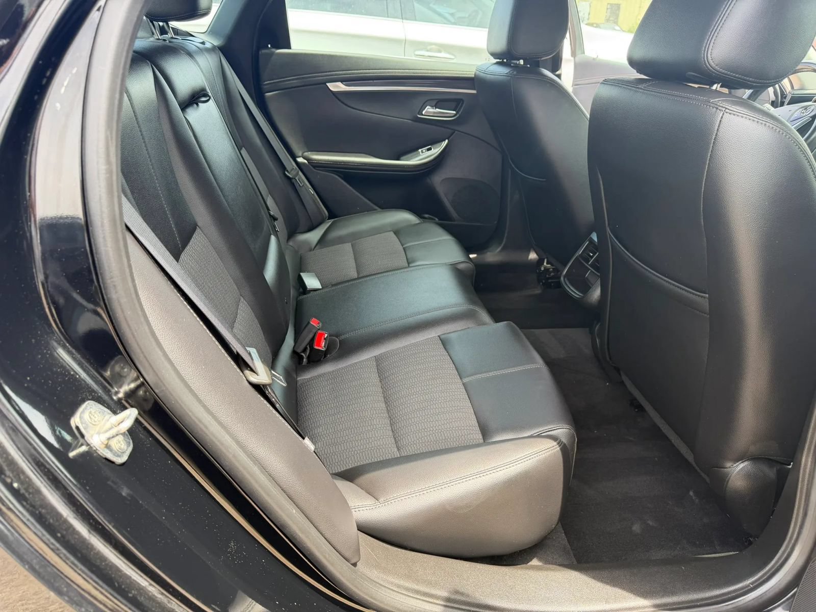 Used 2019 Chevrolet Impala LT FWD image 28