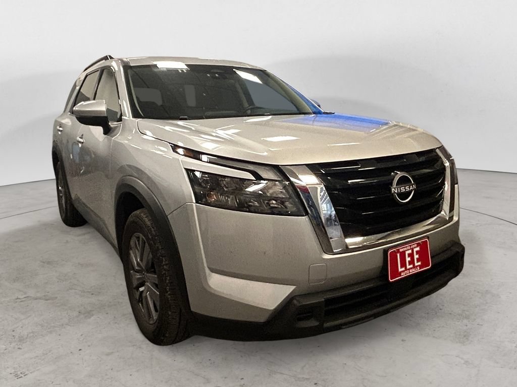 Used 2025 Nissan Pathfinder SV AWD/4WD image 8